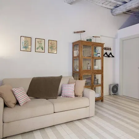 Albarola Apartment *